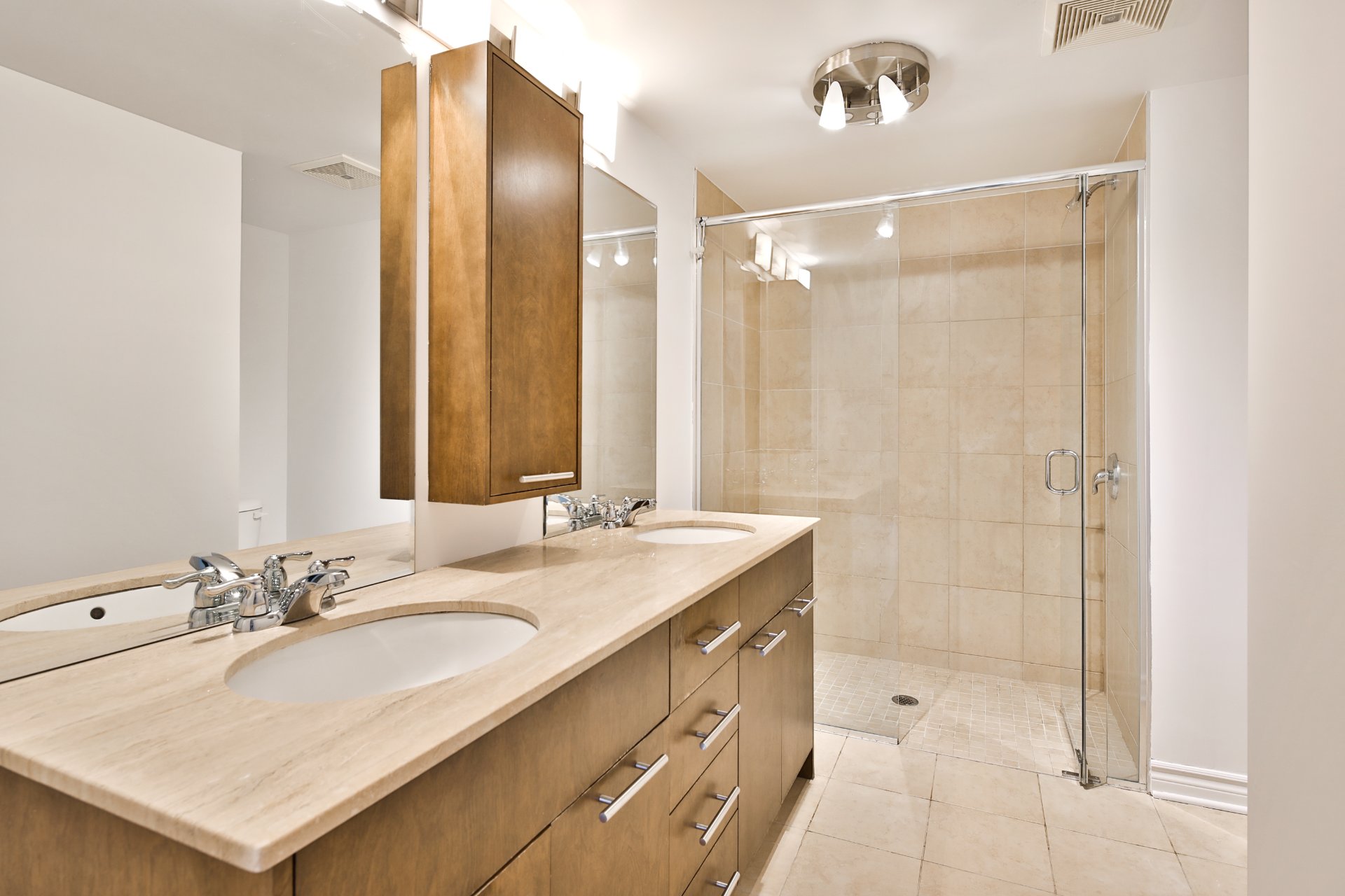 Salle de bains attenante à la CCP